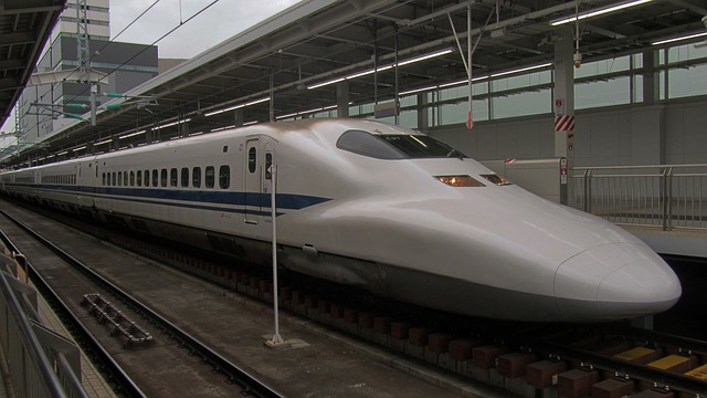 shinkansen-2712038_640